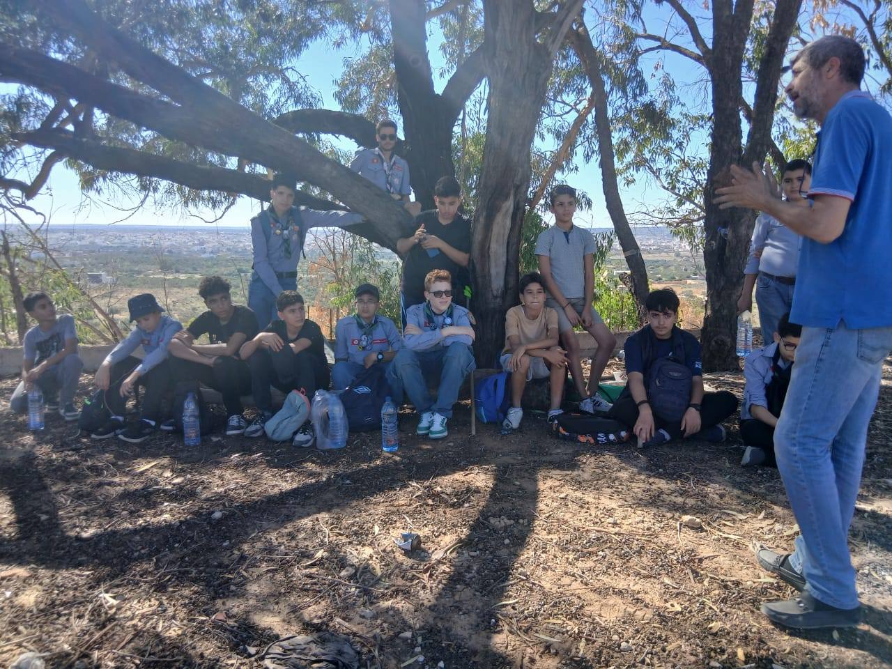 مغامرة كشفية في غابة أكودة تجمع التعلم، التحدي، وروح الفريق