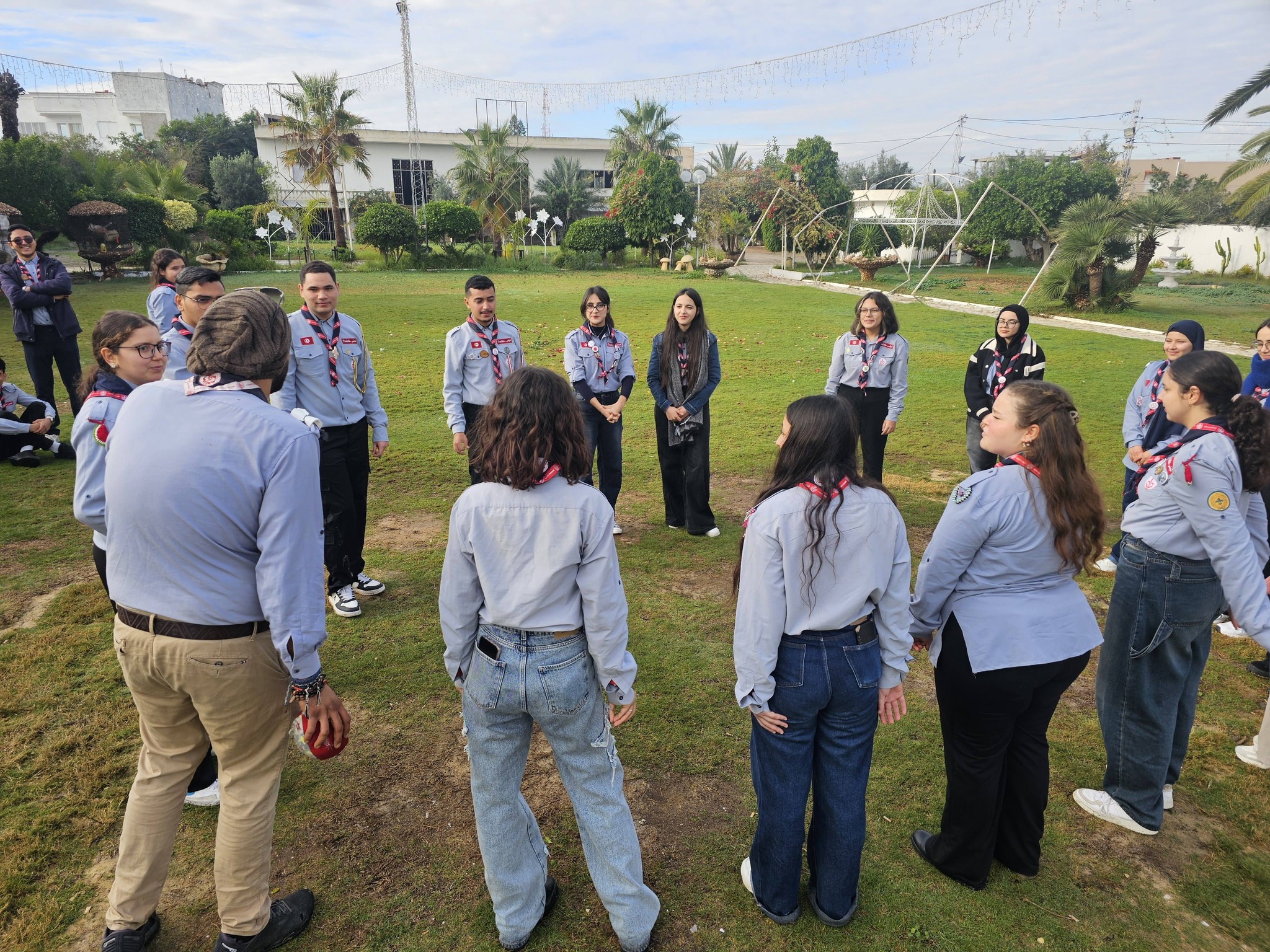 لقاء تحضيري يعزّز روح التعاون استعدادًا للمخيم الشتوي